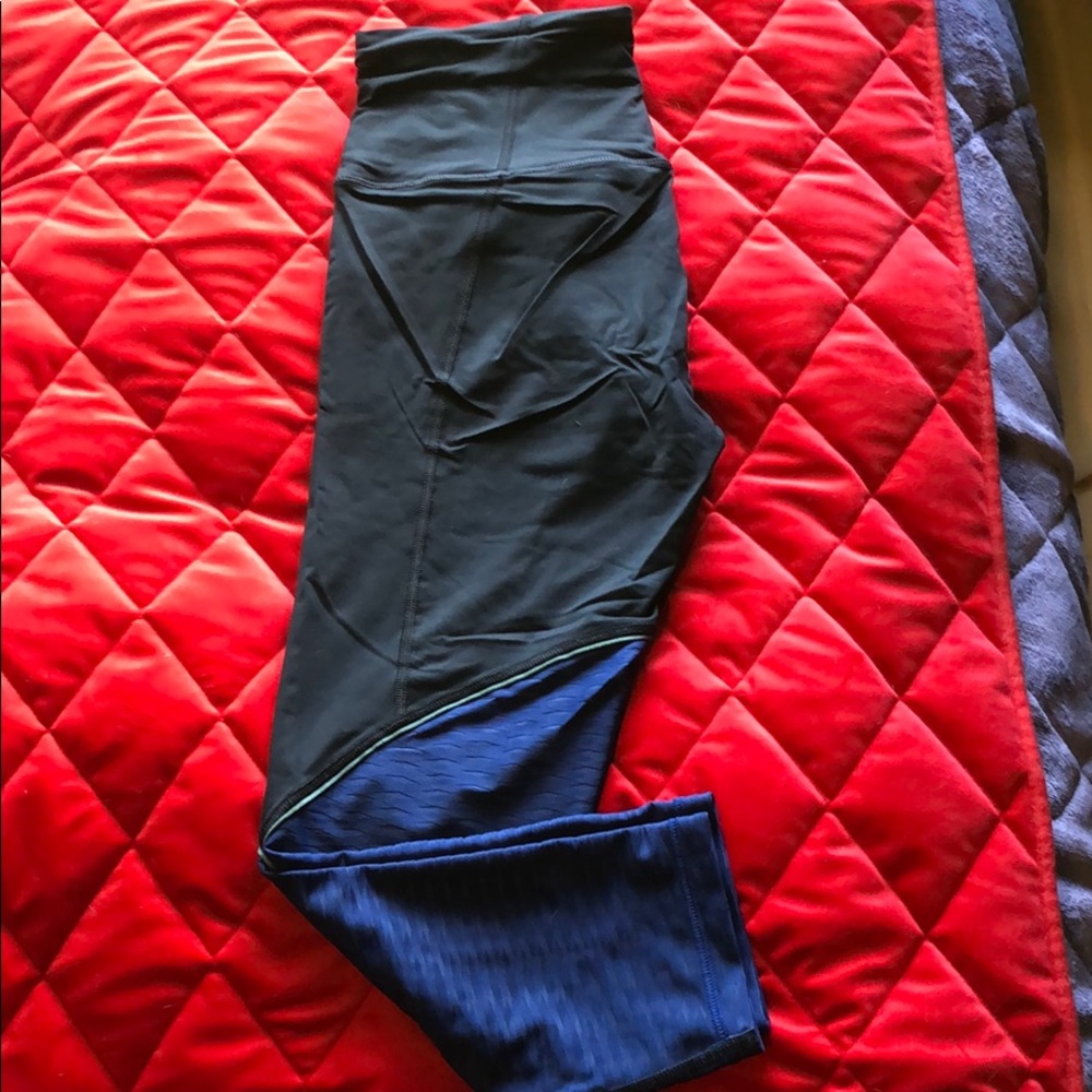 Victoria Secret sport crop leggings! NWOT! Size S